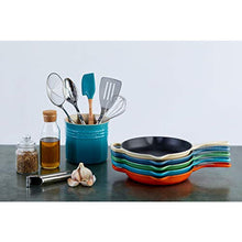 Le Creuset Signature Enamelled Cast Iron Skillet Frying Pan With Helper Handle and Two Pouring Lips, 23 cm, Volcanic, 20182230900422