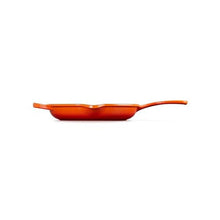Le Creuset Signature Enamelled Cast Iron Skillet Frying Pan With Helper Handle and Two Pouring Lips, 23 cm, Volcanic, 20182230900422