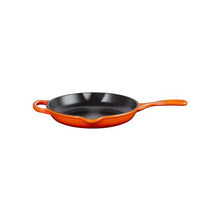 Le Creuset Signature Enamelled Cast Iron Skillet Frying Pan With Helper Handle and Two Pouring Lips, 23 cm, Volcanic, 20182230900422