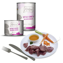 '- Premium wet food for cats - juicy pork on tasty carrots, 6 pack (6 x 200 g), grain-free with extra meat.