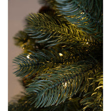 WeRChristmas Pre-Lit Craford Christmas Tree with Pinecones & 500 Chasing Warm LED Lights, 7 feet/2.1m