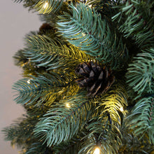 WeRChristmas Pre-Lit Craford Christmas Tree with Pinecones & 500 Chasing Warm LED Lights, 7 feet/2.1m